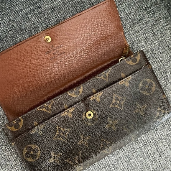 Louis Vuitton Monogram Sarah Wallet - Picture 5 of 13
